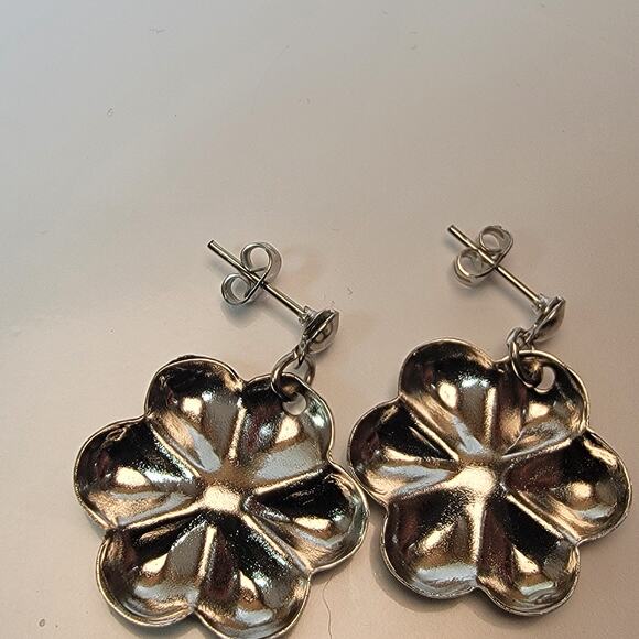 Vintage Silver Flower Earrings with Shiny Finish and Stud Backing, Bold Design - Picture 9 of 10